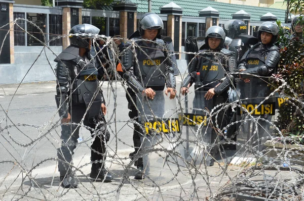 Tarakan Indonésie Dubna 2016 Policejní Stráž Demonstraci Elektrické Krize Budově — Stock fotografie