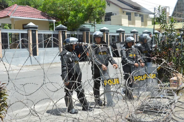 Tarakan Indonesien April 2016 Polizeiwache Bei Einer Demonstration Der Stromkrise — Stockfoto