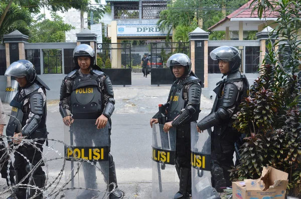 Tarakan Indonésia Abril 2016 Guarda Policial Manifestação Crise Eletricidade Construção — Fotografia de Stock