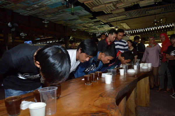 インドネシアのタラカン 2017年2月15日 マラバー山のコーヒー ボルネオ島のカップケーキ Ata Malabar Cafe Tarakan Indonesia — ストック写真