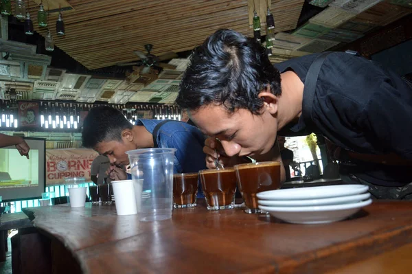 インドネシアのタラカン 2017年2月15日 マラバー山のコーヒー ボルネオ島のカップケーキ Ata Malabar Cafe Tarakan Indonesia — ストック写真