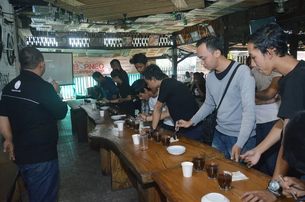 Tarakan Indonesien Februari 2017 Malabar Mountain Coffee Borneo Cupping Trip — Stockfoto