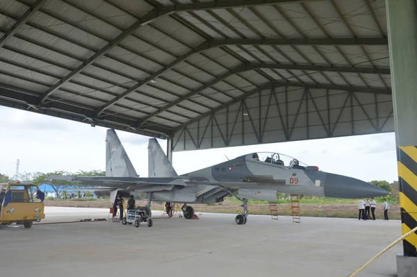 印度尼西亚 塔拉坎 2017年3月6日静态展示印尼空军的苏霍伊型飞机在印度尼西亚塔拉肯市空军基地的基石上 — 图库照片
