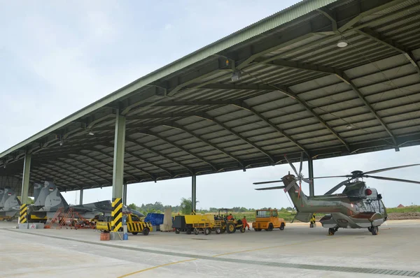 印度尼西亚 塔拉坎 2017年3月6日静态展示印尼空军的苏霍伊型飞机在印度尼西亚塔拉肯市空军基地的基石上 — 图库照片