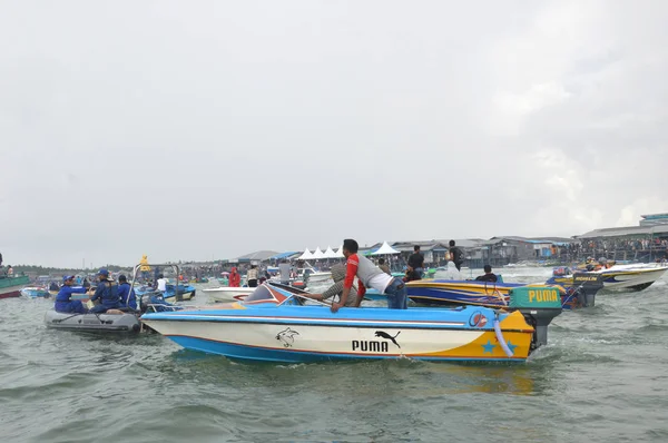 Tarakan Indonésie Listopadu 2016 Závodní Motorový Člun Mořských Vodách Tarakan — Stock fotografie