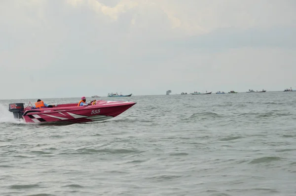 Tarakan Indonésie Listopadu 2016 Závodní Motorový Člun Mořských Vodách Tarakan — Stock fotografie