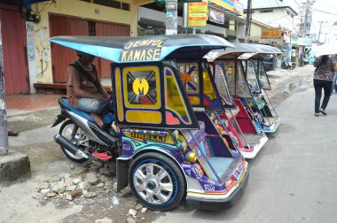 Makassar, Endonezya. 7 Ocak 2014. Bentor, Makassar Endonezya 'da pedikür ve motosiklet kombinasyonu.