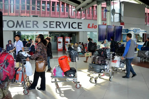 Jakarta Indonésia Agosto 2016 Passageiros Avião Nos Aeroportos Internacionais Soekarno — Fotografia de Stock