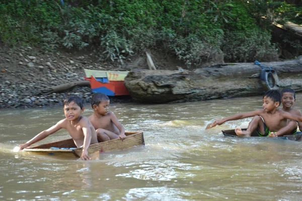 Tarakan Indonesia Febrero 2014 Los Niños Bañan Río Sekatak —  Fotos de Stock