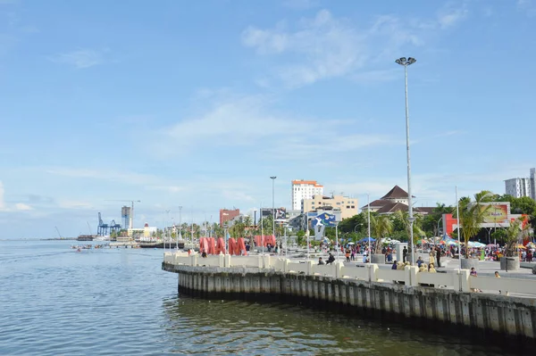 Makassar Indonezja Stycznia 2014 Plaża Losari Makassar Indonezja — Zdjęcie stockowe