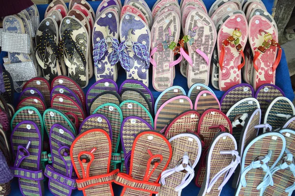 Μπαντούνγκ Ινδονήσια Μαρτίου 2014 Εμπορεύματα Παντόφλες Στην Τουριστική Περιοχή Tangkuban — Φωτογραφία Αρχείου