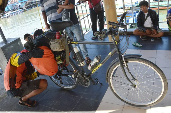 Tarakan Indonesia May 2016 Biker Arrive Tengkayu Seaport Tarakan Indonesia — Φωτογραφία Αρχείου