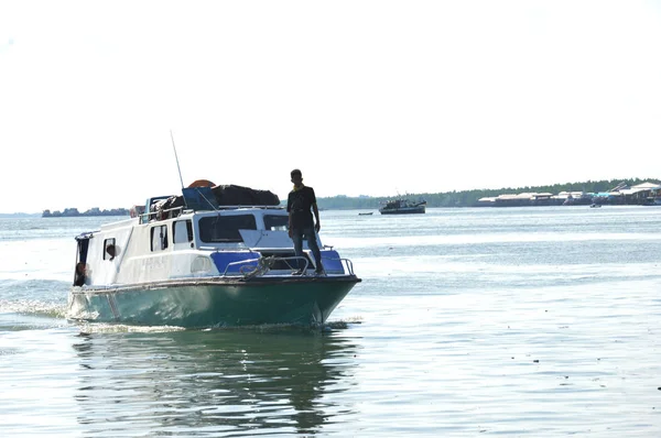 Tarakan Indonesia May 2016 Speedboat Loading Passengers Island Tarakan Getting — Stock fotografie