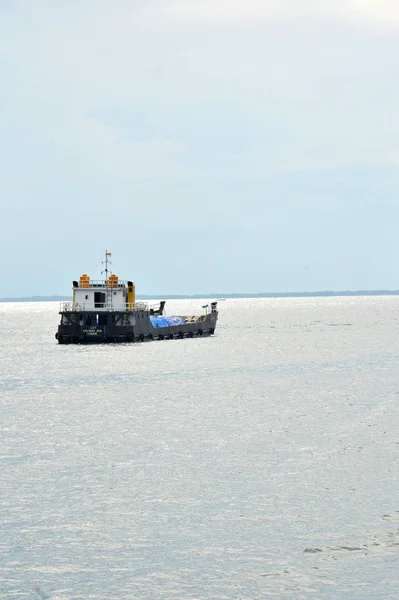 Tarakan Indonesia Mayo 2016 Los Barcos Fondeados Las Aguas Alrededor —  Fotos de Stock