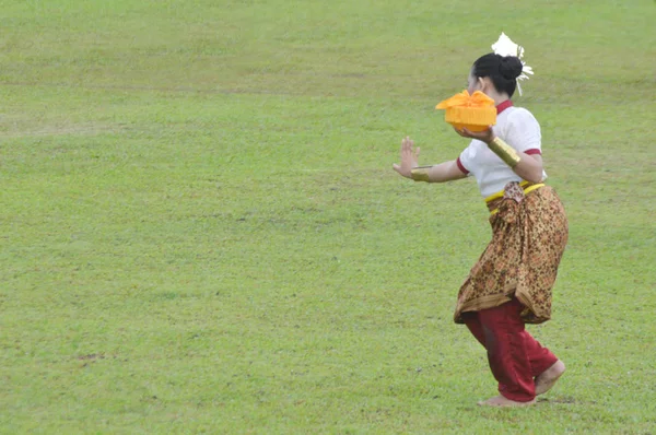 Tarakan Indonezja Kwietnia 2017 Olbrzymi Taniec Podczas Ceremonii Otwarcia Szkolenia — Zdjęcie stockowe