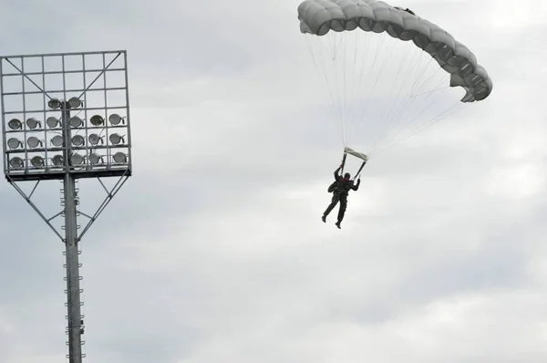 Tarakan Indonésie Avril 2017 Attraction Parachute Lors Cérémonie Ouverture Formation — Photo