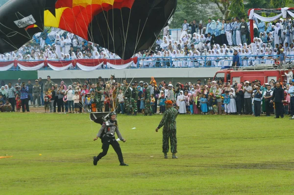 Tarakan Indonesia April 2017 Parachute Attraction Opening Ceremony Integration Training — ストック写真