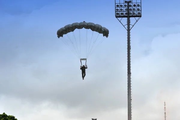 Tarakan Indonésie Avril 2017 Attraction Parachute Lors Cérémonie Ouverture Formation — Photo