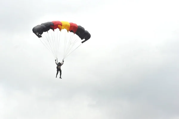 Tarakan Indonésie Avril 2017 Attraction Parachute Lors Cérémonie Ouverture Formation — Photo