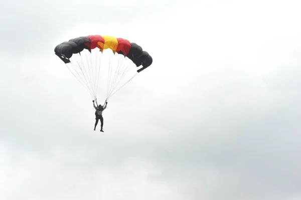 Tarakan Indonesië April 2017 Parachute Attractie Tijdens Openingsceremonie Van Integration — Stockfoto