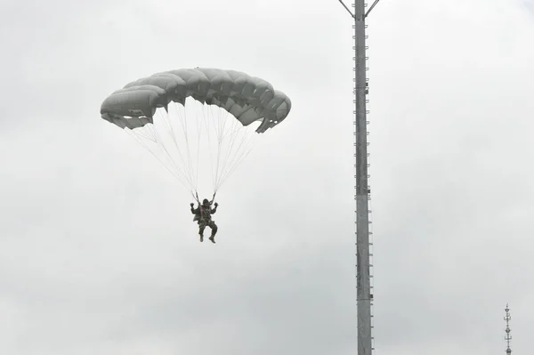 Tarakan Indonesië April 2017 Parachute Attractie Tijdens Openingsceremonie Van Integration — Stockfoto