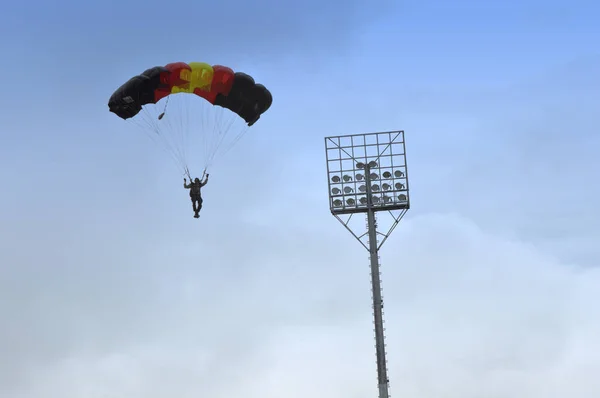 Tarakan Indonesië April 2017 Parachute Attractie Tijdens Openingsceremonie Van Integration — Stockfoto