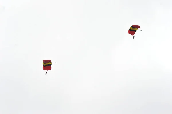 Tarakan Indonesia Abril 2017 Atracción Paracaídas Ceremonia Apertura Del Entrenamiento — Foto de Stock