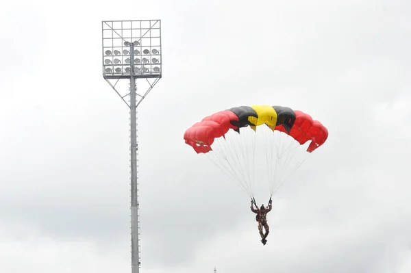 Tarakan Indonesië April 2017 Parachute Attractie Tijdens Openingsceremonie Van Integration — Stockfoto