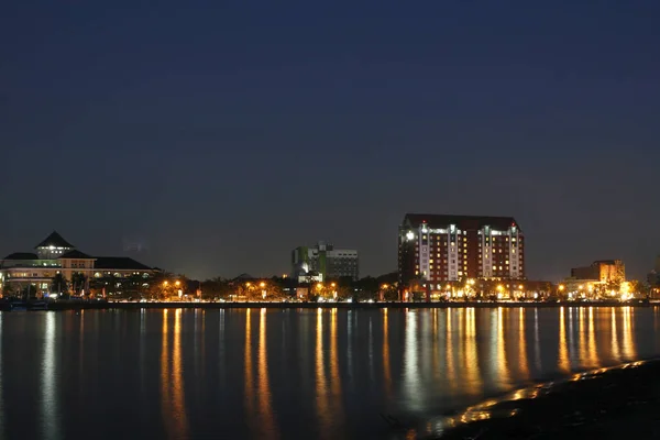 Makassar Indonesia Novembre 2011 Losari Beach Makassar Indonesia Panorama Notte — Foto Stock