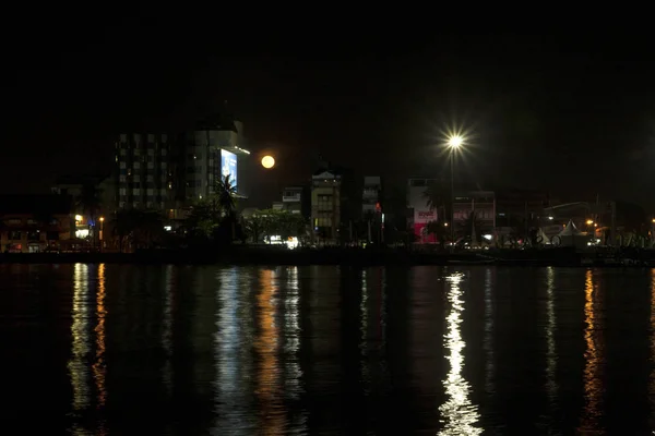 Makassar Indonezja Listopada 2011 Panorama Losari Beach Makassar Indonezja Nocy — Zdjęcie stockowe