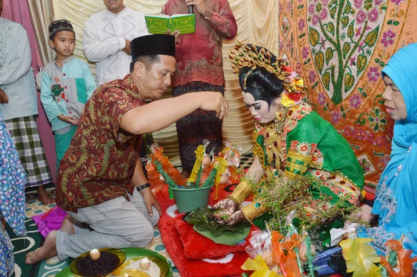 Tarakan Indonesien Januari 2016 Mappacci Den Traditionella Bröllopsceremonin Bugisnese Indonesiska — Stockfoto