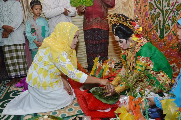 Tarakan Indonezja Stycznia 2016 Mappacci Tradycyjna Ceremonia Ślubna Bugisnese Indonezyjskiej — Zdjęcie stockowe