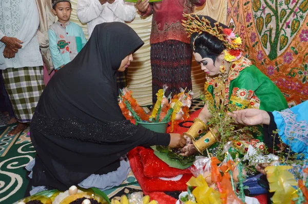 Tarakan Indonezja Stycznia 2016 Mappacci Tradycyjna Ceremonia Ślubna Bugisnese Indonezyjskiej — Zdjęcie stockowe