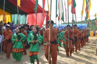 Tarakan, Endonezya, 17 Aralık 2017: Amal Beach Tarakan, Endonezya 'da Irak Tengkayu Festivali, kentin 20. yıldönümü çerçevesinde