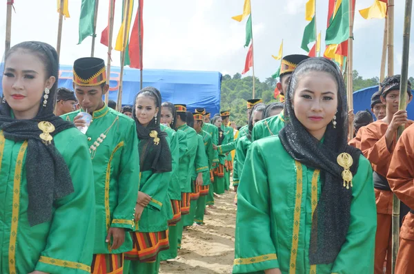 2017年12月17日 印度尼西亚塔拉坎 在印度尼西亚塔拉坎阿迈勒海滩举行的伊拉克登卡尤节 纪念该城成立20周年 — 图库照片
