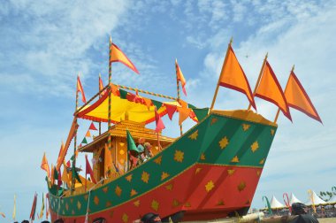Tarakan, Endonezya, 17 Aralık 2017: Amal Beach Tarakan, Endonezya 'da Irak Tengkayu Festivali, kentin 20. yıldönümü çerçevesinde