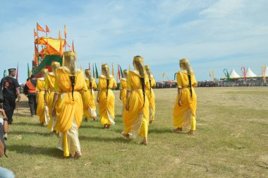 Tarakan, Endonezya, 17 Aralık 2017: Amal Beach Tarakan, Endonezya 'da Irak Tengkayu Festivali, kentin 20. yıldönümü çerçevesinde