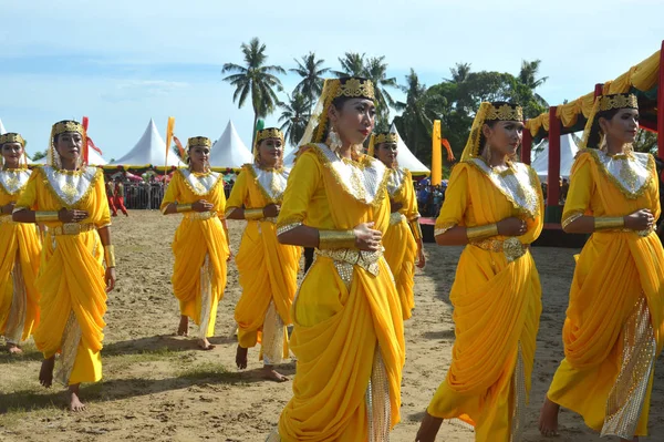 Tarakan Indonesia Dic 2017 Colosal Danza Del Iraw Tengkayu Festival —  Fotos de Stock