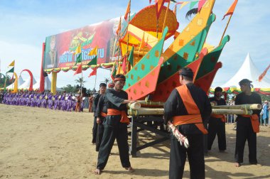 Tarakan, Endonezya, 17 Aralık 2017: Amal Beach Tarakan, Endonezya 'da Irak Tengkayu Festivali, kentin 20. yıldönümü çerçevesinde