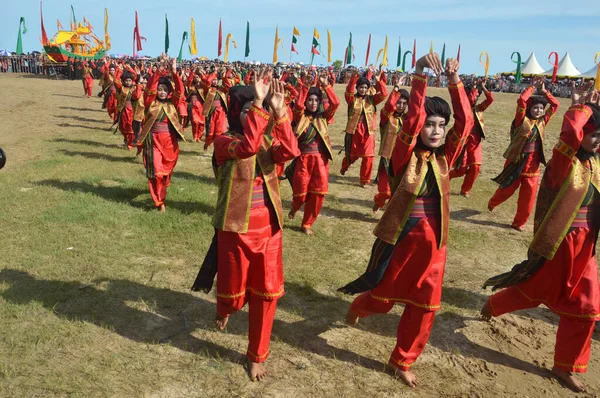 Tarakan Indonesia Dec 2017 Κολοσσιαίος Χορός Του Iraw Tengkayu Festival — Φωτογραφία Αρχείου