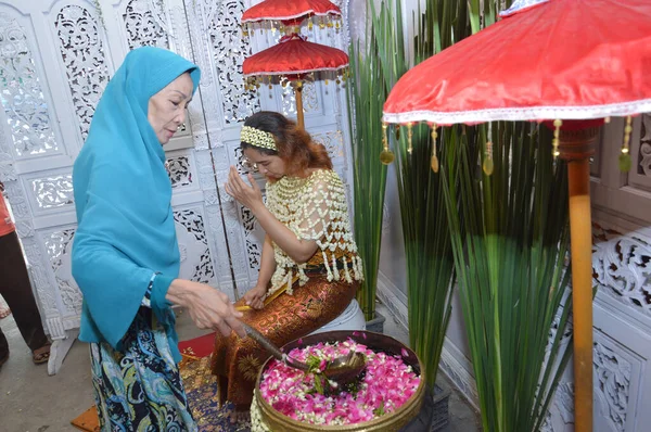 Tarakan Indonesien Mars 2016 Siraman Ceremonialen Traditionell Indonesisk Bröllopsbrud Hölls — Stockfoto