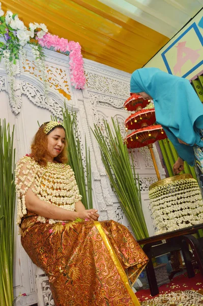 Tarakan Indonezja Marca 2016 Siraman Uroczystość Tradycyjnej Indonezyjskiej Oblubienicy Ślubnej — Zdjęcie stockowe