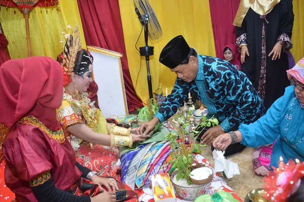 Tarakan Indonezja Marca 2016 Mappacci Tradycyjna Ceremonia Ślubna Bugisnese Indonezyjskiej — Zdjęcie stockowe