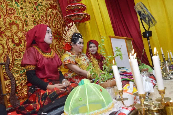 Tarakan Indonesië Maart 2016 Mappacci Traditionele Huwelijksceremonie Van Bugisnese Indonesiër — Stockfoto