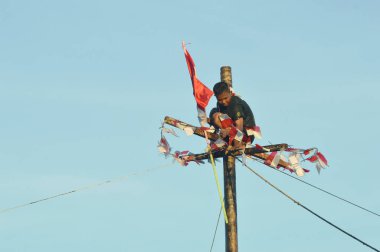 Tarakan, Endonezya. 27 Ağustos 2017, Tarakan 'da Endonezya Cumhuriyeti' nin 72. kuruluş yıldönümünü kutlamak için tırmanış müsabakaları düzenlendi.