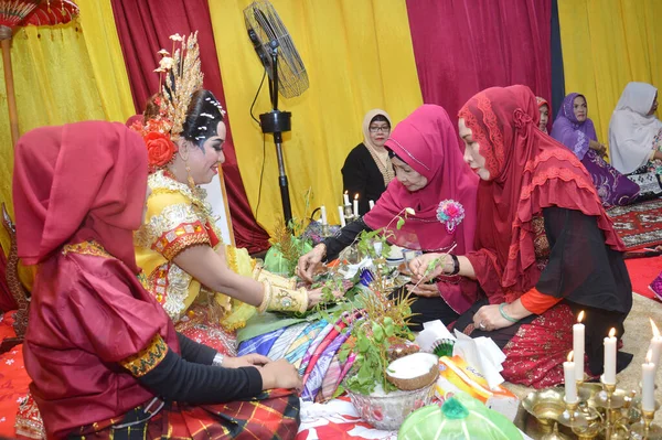 Tarakan Indonezja Marca 2016 Mappacci Tradycyjna Ceremonia Ślubna Bugisnese Indonezyjskiej — Zdjęcie stockowe