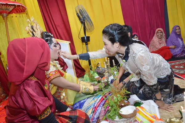 Таракан Индонезия Марта 2016 Года Mappacci Традиционная Свадебная Церемония Индонезийца — стоковое фото