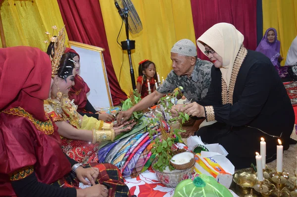 Tarakan Indonezja Marca 2016 Mappacci Tradycyjna Ceremonia Ślubna Bugisnese Indonezyjskiej — Zdjęcie stockowe