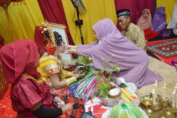 Tarakan Indonezja Marca 2016 Mappacci Tradycyjna Ceremonia Ślubna Bugisnese Indonezyjskiej — Zdjęcie stockowe