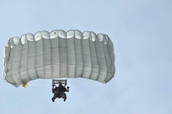 Tarakan Indonesië Dec 2017 Attractie Skydiving Lucht Iraw Tengkayu Festival — Stockfoto